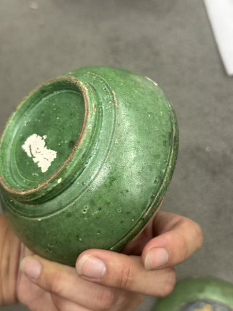 古玩陶瓷明三彩香盒真品鑒賞圖
