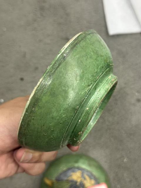 古玩陶瓷明三彩香盒真品鑒賞圖