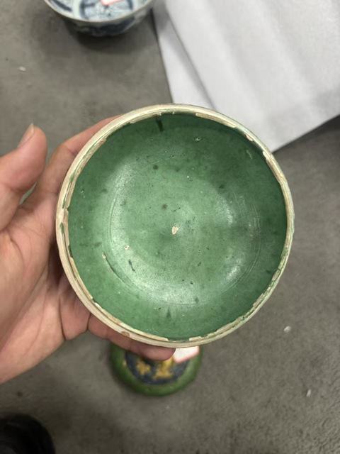 古玩陶瓷明三彩香盒真品鑒賞圖