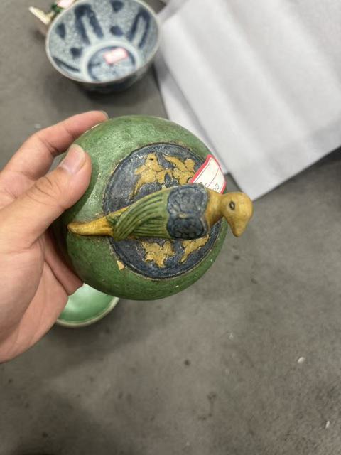 古玩陶瓷明三彩香盒真品鑒賞圖