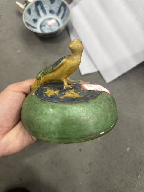 古玩陶瓷明三彩香盒真品鑒賞圖
