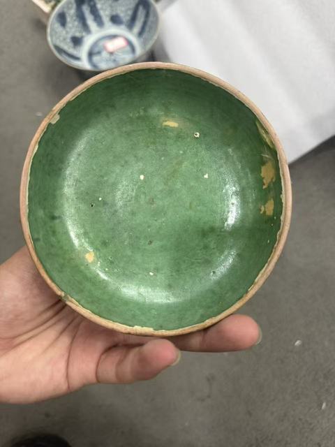 古玩陶瓷明三彩香盒真品鑒賞圖
