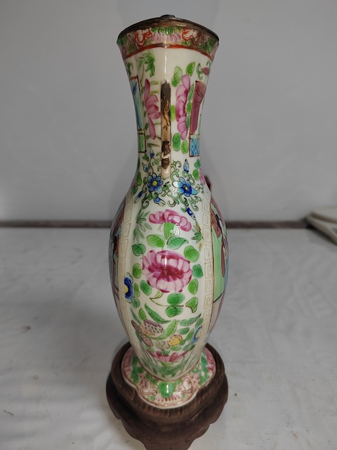古玩陶瓷人物花鳥蝶紋廣彩瓶拍賣，當前價格1200元