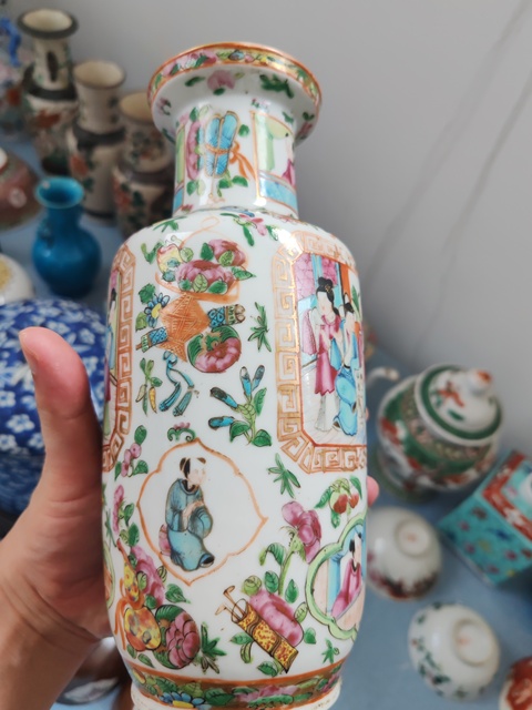 古玩陶瓷廣彩開窗人物棒槌瓶真品鑒賞圖