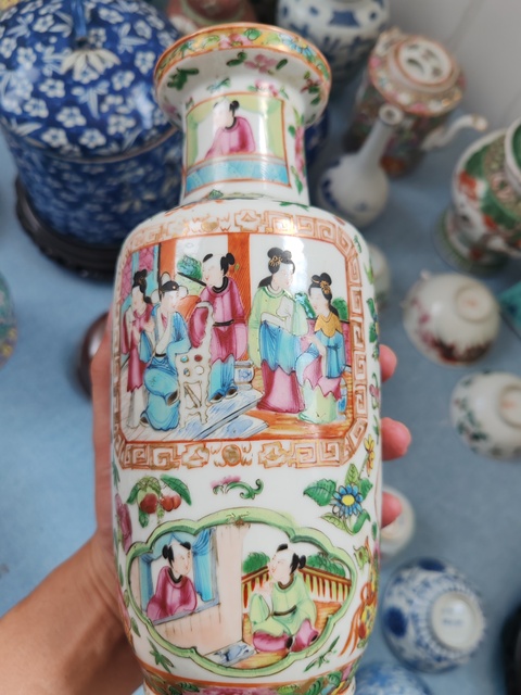 古玩陶瓷廣彩開窗人物棒槌瓶真品鑒賞圖