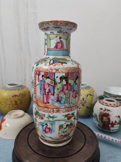 古玩陶瓷廣彩開窗人物棒槌瓶真品鑒賞圖