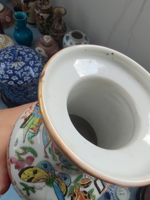 古玩陶瓷廣彩開窗人物棒槌瓶真品鑒賞圖