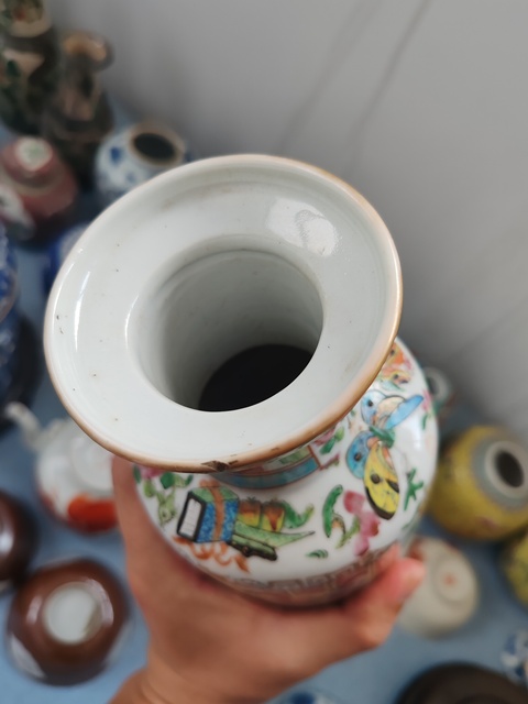 古玩陶瓷廣彩開窗人物棒槌瓶真品鑒賞圖