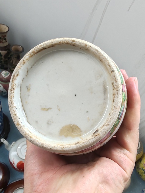 古玩陶瓷廣彩開窗人物棒槌瓶真品鑒賞圖