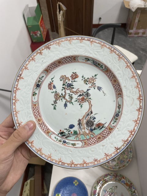古玩陶瓷五彩暗刻盤真品鑒賞圖