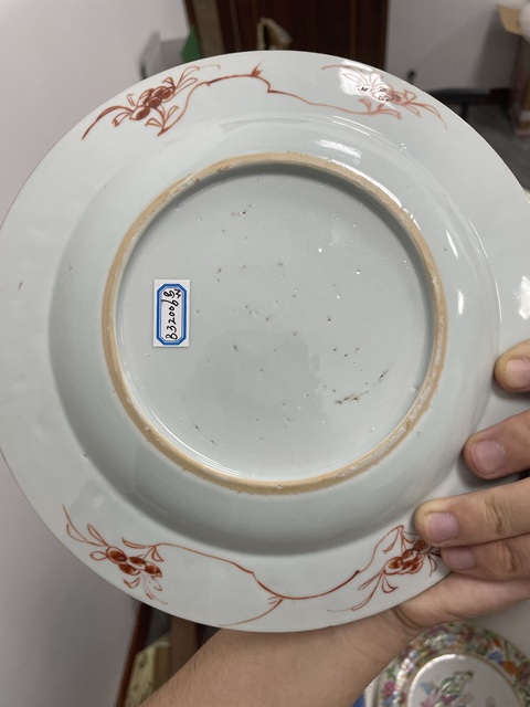 古玩陶瓷五彩暗刻盤真品鑒賞圖