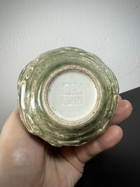 古玩陶瓷民國·青釉堆塑雙龍戲珠紋天球瓶 真品鑒賞圖