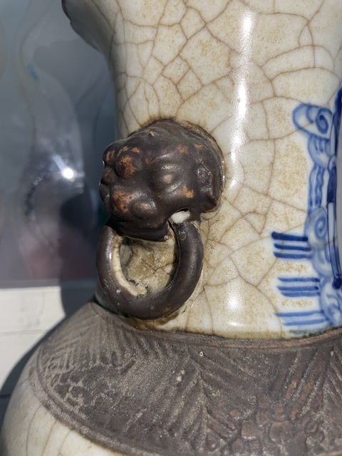 古玩陶瓷哥釉地鐵銹釉青花瓶真品鑒賞圖