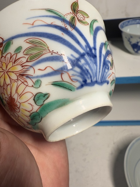古玩陶瓷日本明治青花彩繪花卉紋杯真品鑒賞圖