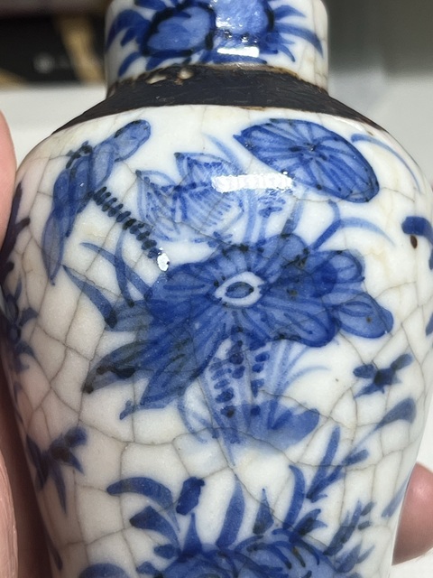 古玩陶瓷清代中晚期哥釉青花花鳥瓶真品鑒賞圖