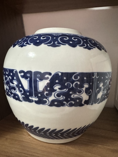 古玩陶瓷拐子龍紋青花罐真品鑒賞圖