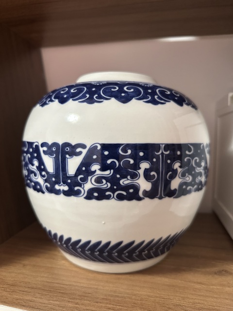 古玩陶瓷拐子龍紋青花罐真品鑒賞圖