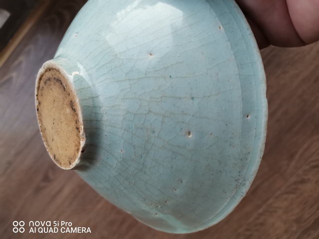 古玩陶瓷湖田窯葵口刻荷花紋碗真品鑒賞圖