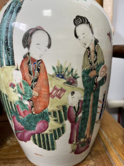 古玩陶瓷粉彩人物故事瓶真品鑒賞圖