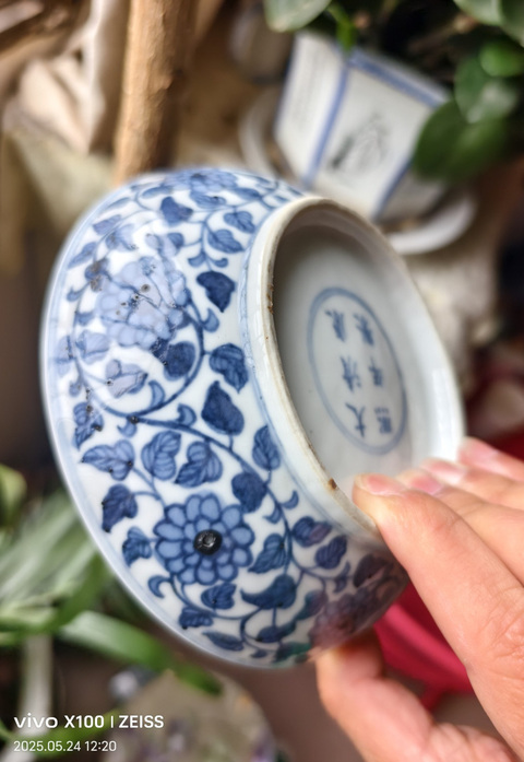 古玩陶瓷花卉紋青花盤真品鑒賞圖
