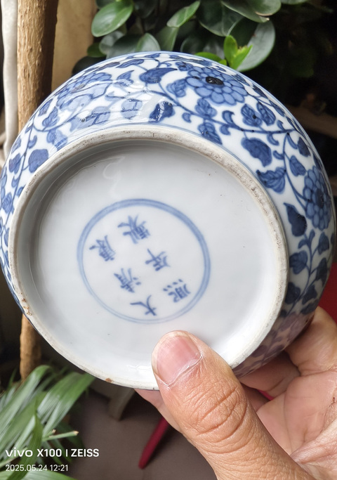 古玩陶瓷花卉紋青花盤真品鑒賞圖