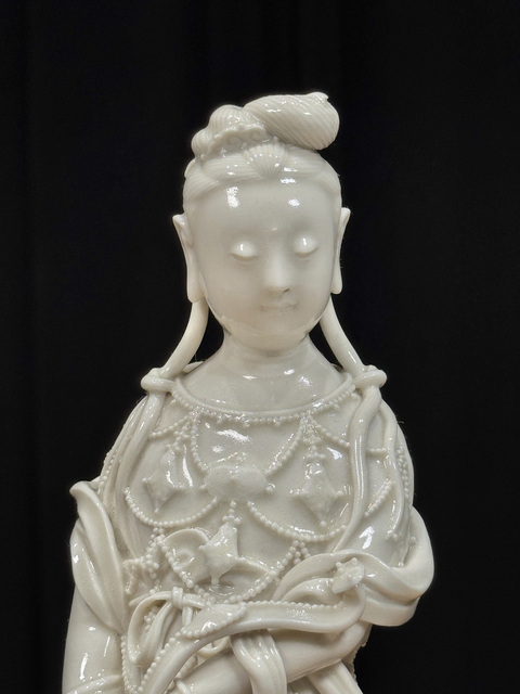 古玩陶瓷福州白瓷觀音菩薩造像真品鑒賞圖