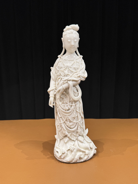 古玩陶瓷福州白瓷觀音菩薩造像真品鑒賞圖