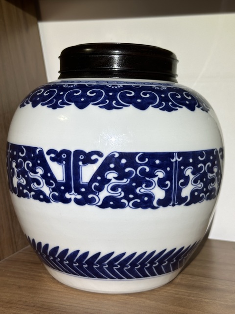 古玩陶瓷青花夔龍紋罐真品鑒賞圖