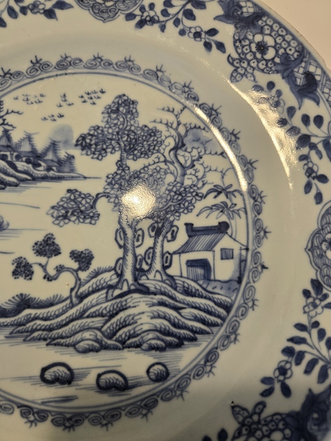 古玩陶瓷山水紋青花盤真品鑒賞圖