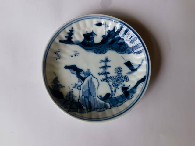 古玩陶瓷康熙 瓜楞紋·山水青花人物杯碟套拍賣，當(dāng)前價(jià)格1998元