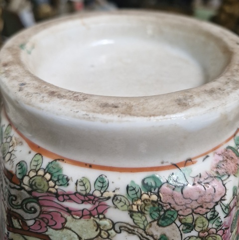 古玩陶瓷人物紋廣彩瓶真品鑒賞圖