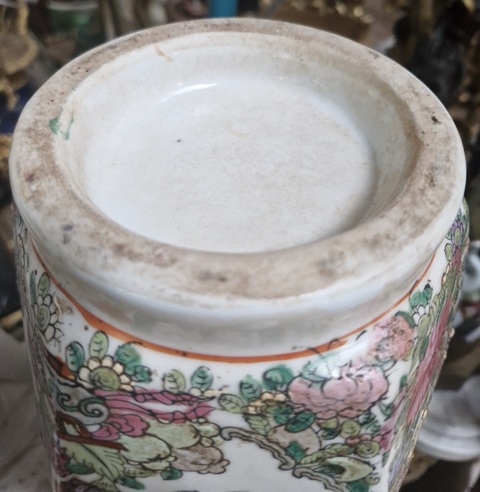 古玩陶瓷人物紋廣彩瓶真品鑒賞圖
