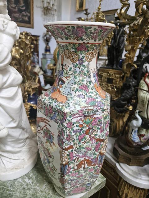 古玩陶瓷人物紋廣彩瓶真品鑒賞圖