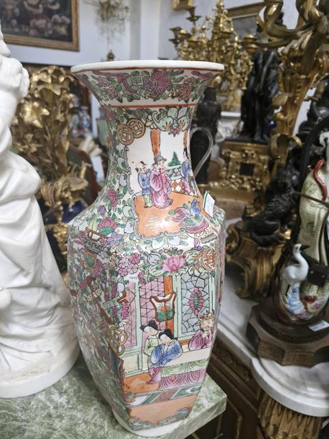 古玩陶瓷人物紋廣彩瓶真品鑒賞圖
