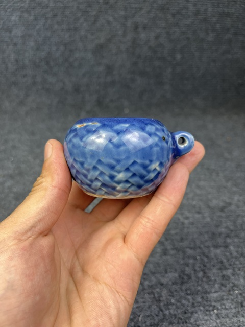 古玩陶瓷藍釉暗刻鳥食罐拍賣，當前價格288元