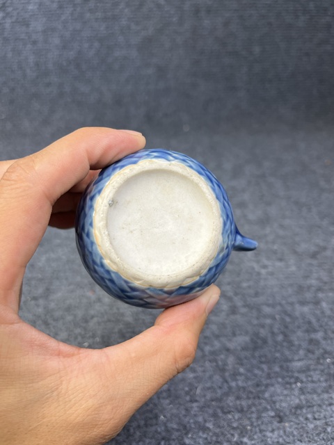 古玩陶瓷藍釉暗刻鳥食罐拍賣，當前價格288元