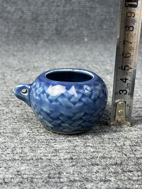 古玩陶瓷藍釉暗刻鳥食罐拍賣，當前價格288元