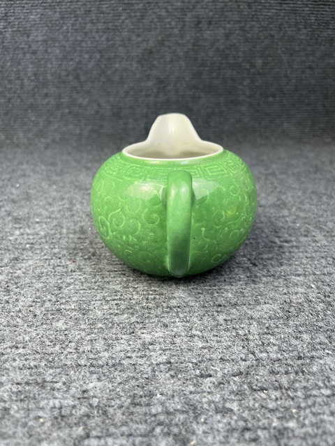 古玩陶瓷蘋果綠釉暗刻龍穿花卉紋奶壺拍賣，當(dāng)前價格888元