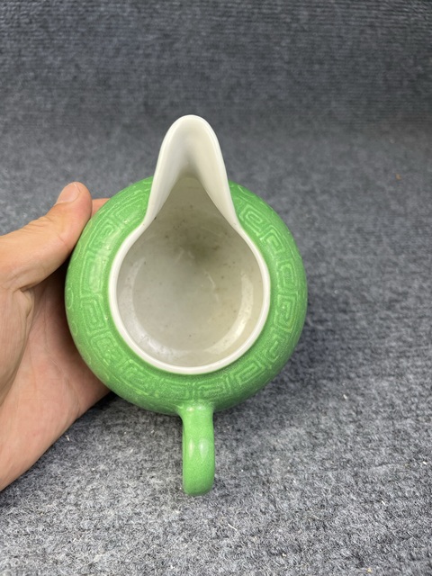 古玩陶瓷蘋果綠釉暗刻龍穿花卉紋奶壺拍賣，當(dāng)前價格888元