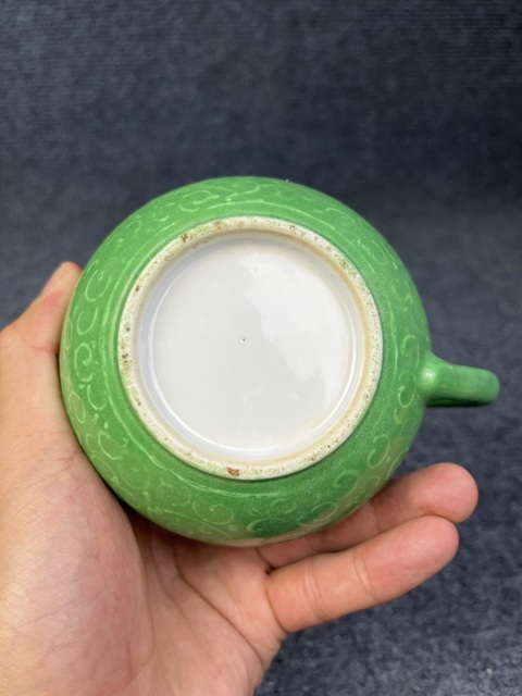 古玩陶瓷蘋果綠釉暗刻龍穿花卉紋奶壺拍賣，當(dāng)前價格888元
