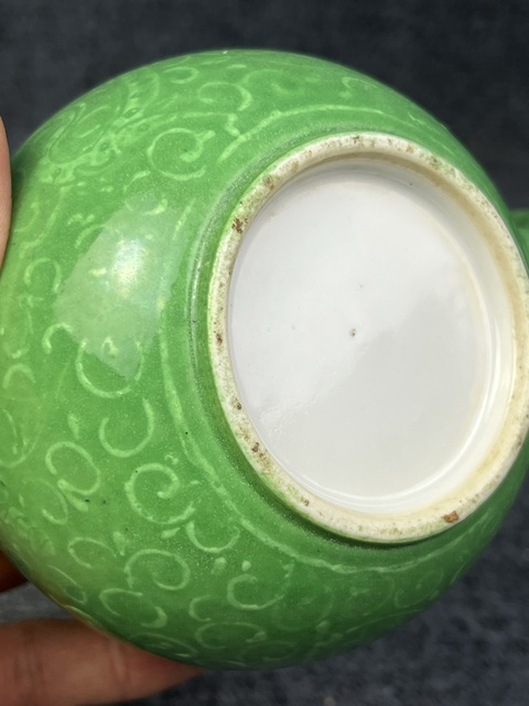 古玩陶瓷蘋果綠釉暗刻龍穿花卉紋奶壺拍賣，當(dāng)前價格888元