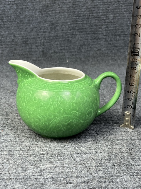 古玩陶瓷蘋果綠釉暗刻龍穿花卉紋奶壺拍賣，當(dāng)前價格888元