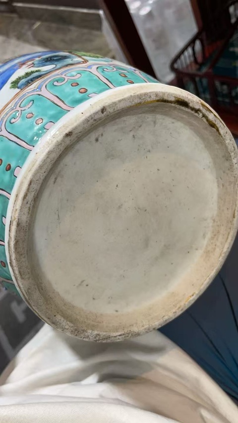 古玩陶瓷粉彩人物故事紋花口瓶真品鑒賞圖