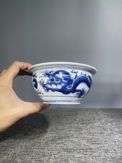 古玩陶瓷青花趕珠龍紋香爐真品鑒賞圖