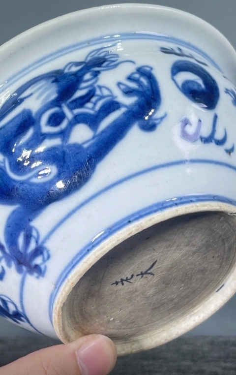 古玩陶瓷青花趕珠龍紋香爐真品鑒賞圖