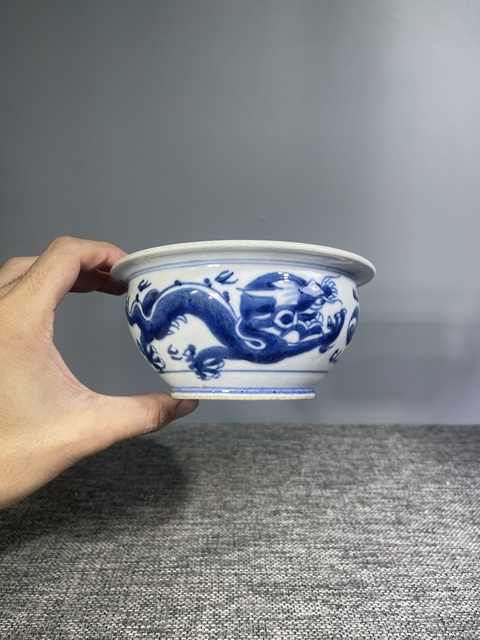 古玩陶瓷青花趕珠龍紋香爐真品鑒賞圖