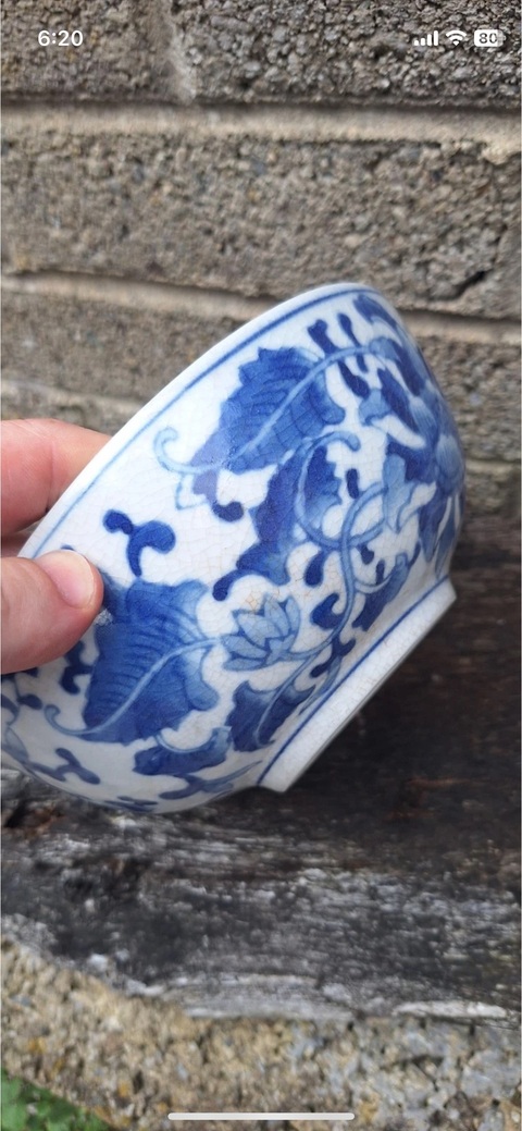 古玩陶瓷花卉紋青花碗真品鑒賞圖