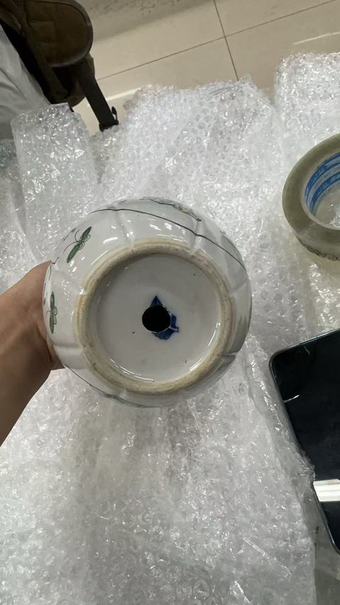 古玩陶瓷人物紋五彩瓶真品鑒賞圖