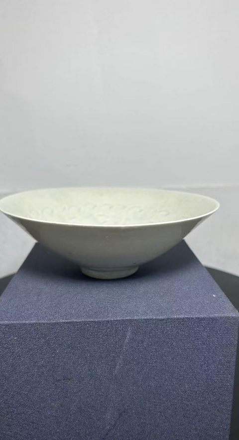 古玩陶瓷青白釉刻云氣紋斗笠碗真品鑒賞圖