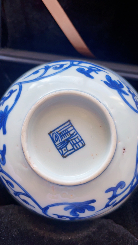 古玩陶瓷青花荷蓮紋碗，模糊，偏老真品鑒賞圖